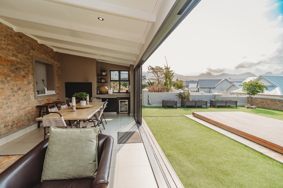5 Bedroom Property for Sale in Kraaibosch Country Estate Western Cape